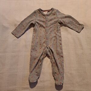 Baby Boden size 3-6 months footie sleeper, gray with red stars